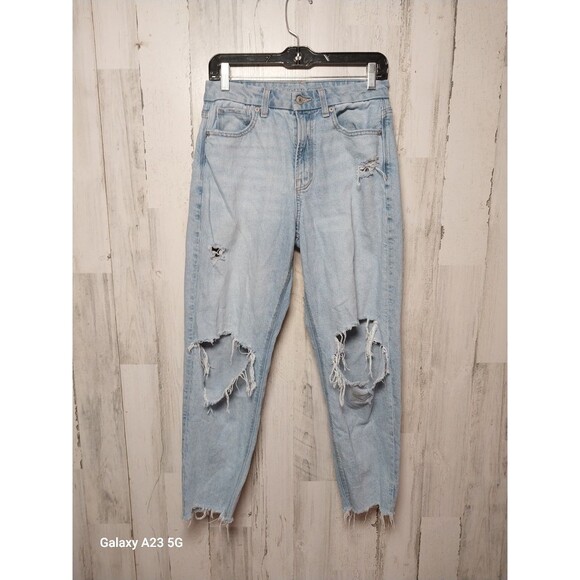 American Eagle Curvy Mom Jean 6 Short Light Wash Distressed - Picture 1 of 7